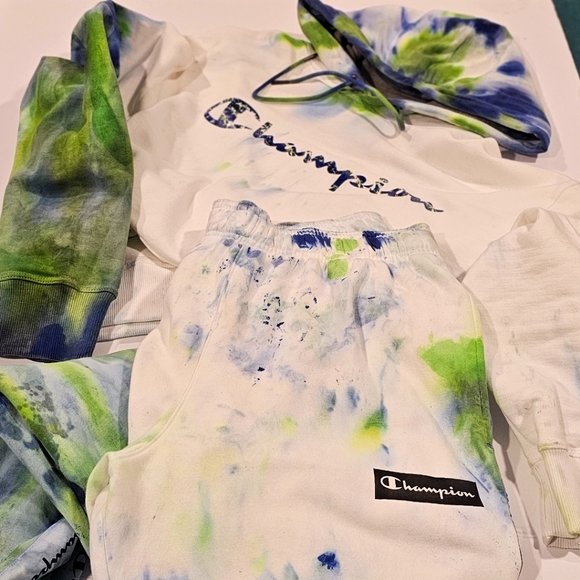 Glow in the dark custom tie dye set - Picture 1 of 3